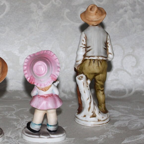 Vintage Bisque Figurine Grandma Playing Flute - Picture 11 of 12